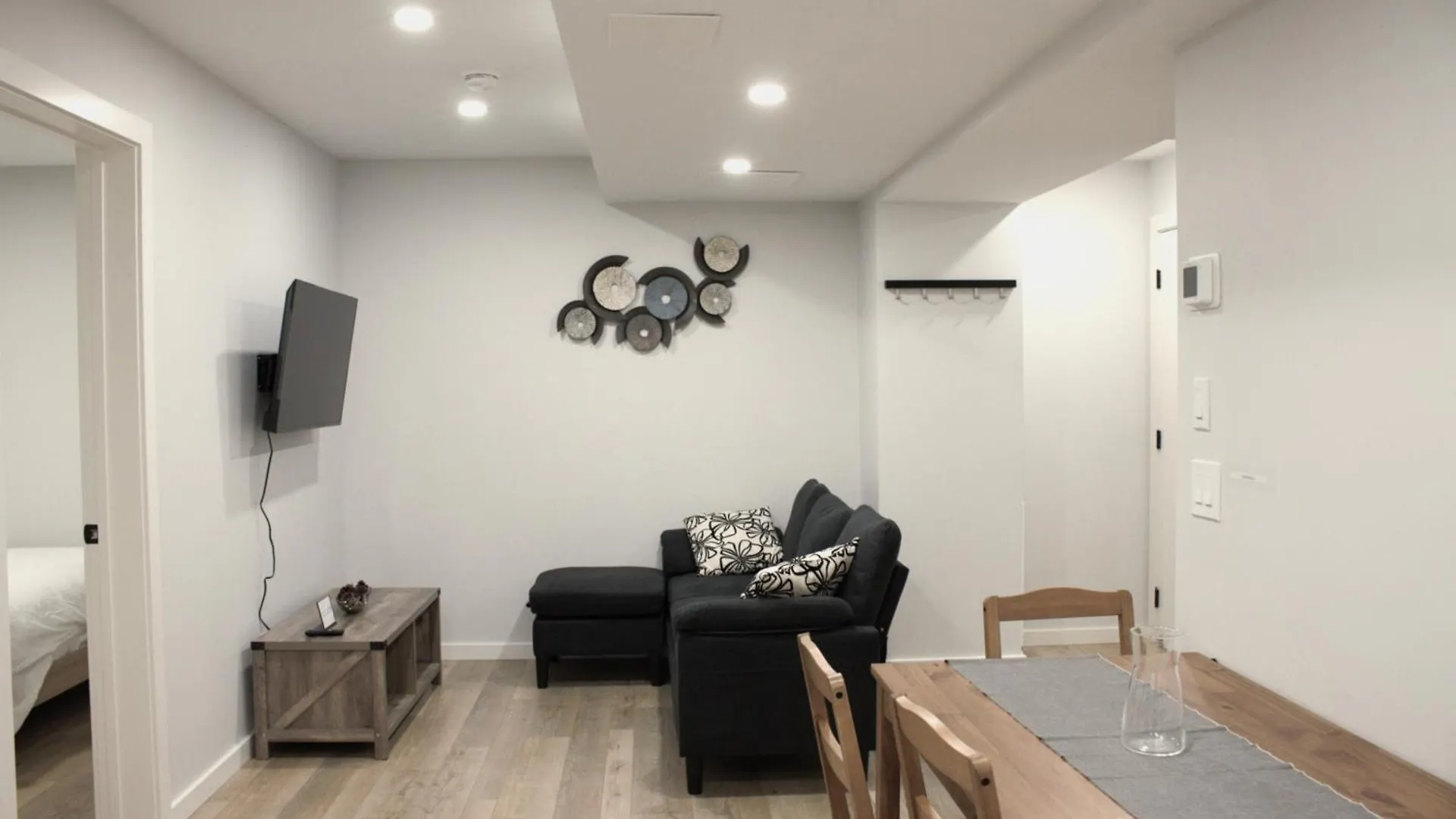 Rockpark Private 2 Bedroom 1 Bathroom Basement Suite 0*, Calgary Canada