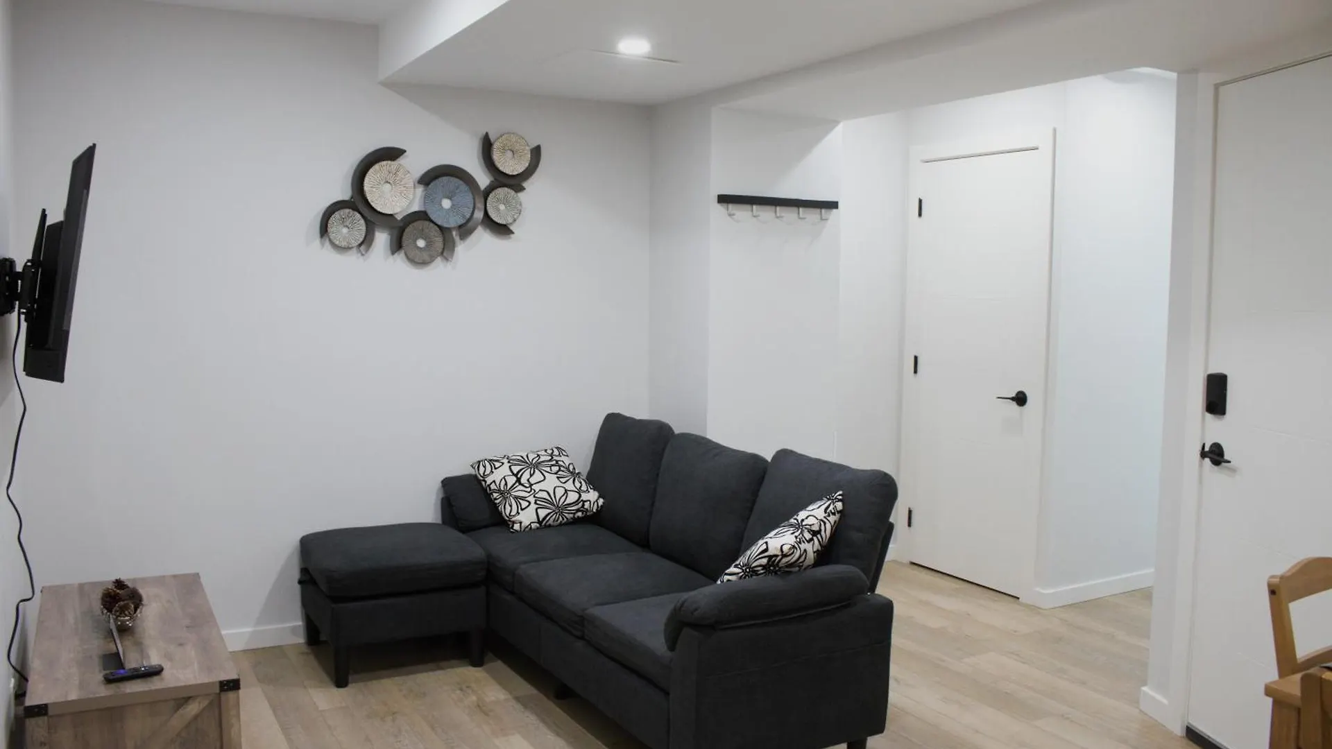 Apartment Rockpark Private 2 Bedroom 1 Bathroom Basement Suite Canada